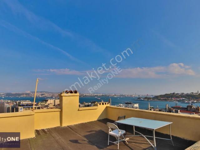 R one Galata Tarihi Bina Ortak Teraslı Eşyalı Kiralık Daire eng