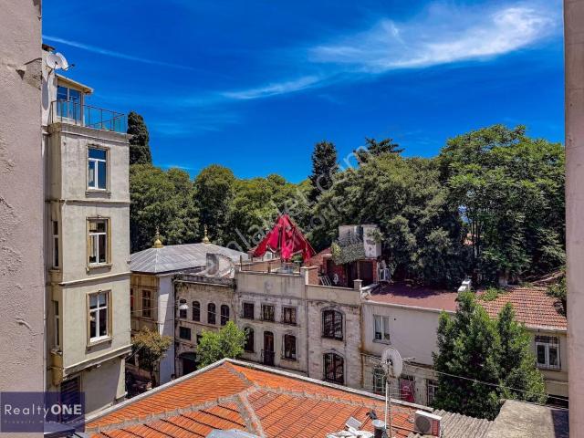 R one Metro Dibinde Tarihi Binada Bakımlı Kiralık 1+1 Daire