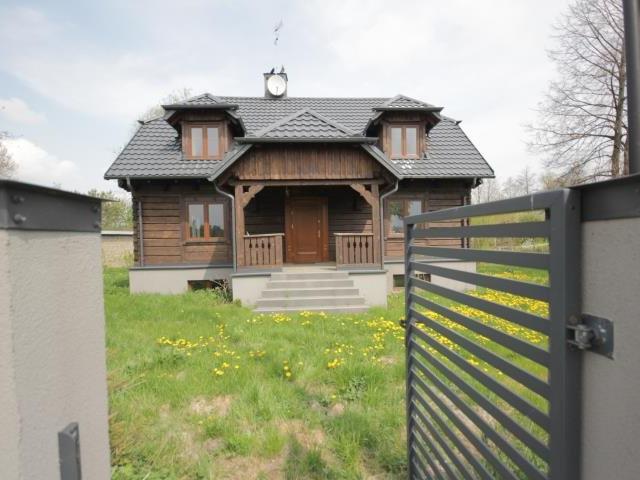 Sprzedam urokliwy dom z bala 340 m² z potencjałem na ogród