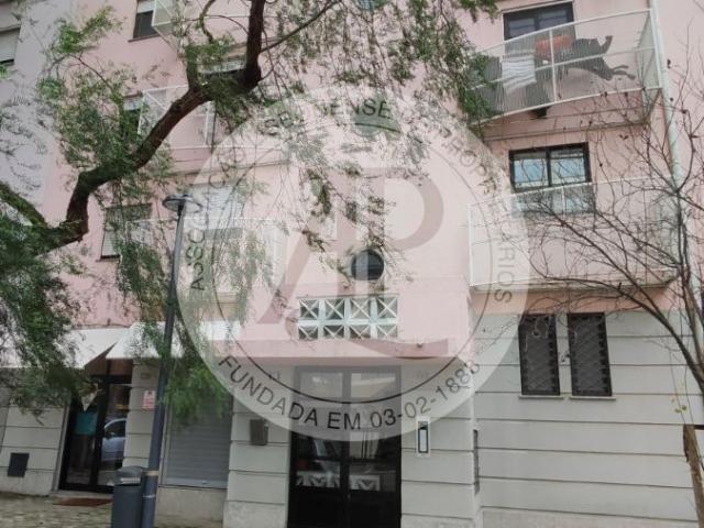 R CARLOS GEORGE 14 5 DTO Olivais