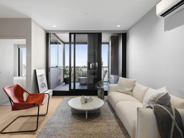 Brand new 1 Bed + 1 Study in the heart of South Melbourne R.Evolution