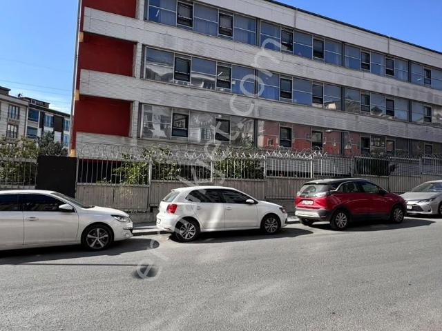 Rıfat Ilgaz Okuluna Komşu Cadde Üzeri 3+1 Geniş M2 Kiralık Daire
