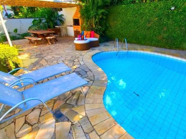 R$ 2.500.000,00 VENDA, LOCAÇÃO ANUAL ou TEMPORADA, CASA COM 5 SUÍTES COM PISCINA NA PRAIA DE TOQ