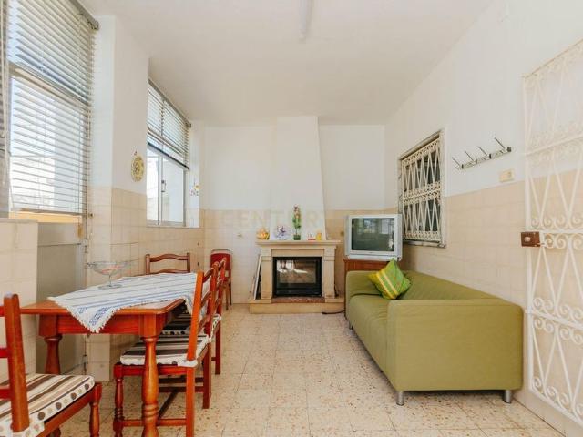 R 6 12, Olivais, Lisbon 1800 333