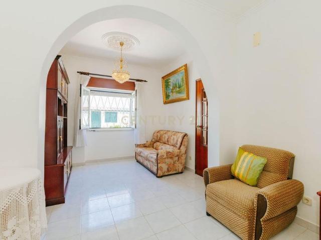 R 6 12, Olivais, Lisbon 1800 333