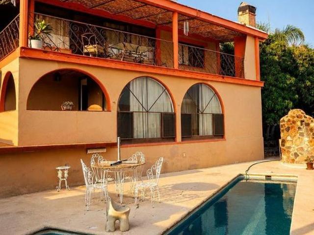 Casa en Venta en Chapala Country Club | Alberca y Vista al Lago | 1,067 m²