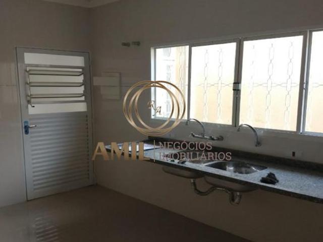 RA AMil Vende Casa,Villa branca/ 03 dormitórios com 01 suíte / com 250m²/ Jacareí