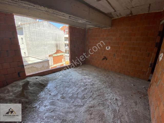Çırağan Emlak'tan Sakarya Caddesi Üzeri Sıfır 2+1 Daireler