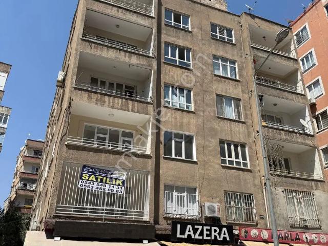 Çırağan Gayrimenkul'den Bahçelievler'de Kiraclılıktan Kurtulmak İsteyenlere Özel Satılık 3+1 Daire