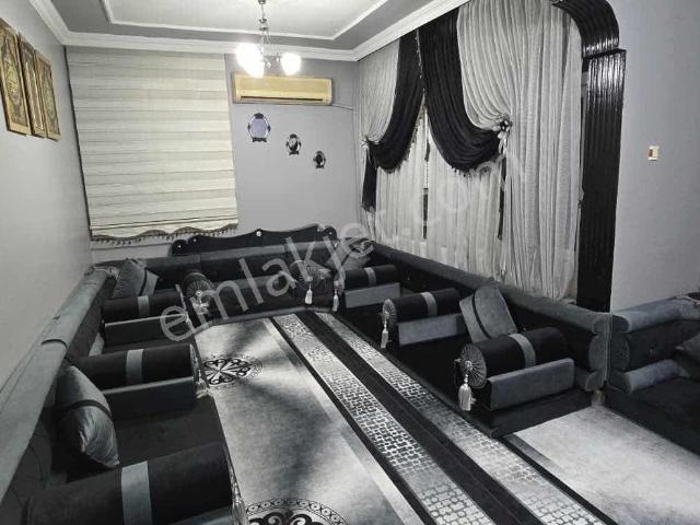 Çırağan Gayrimenkul'den Bahçelievlerde Satılık Bakımlı 2+1 Daire
