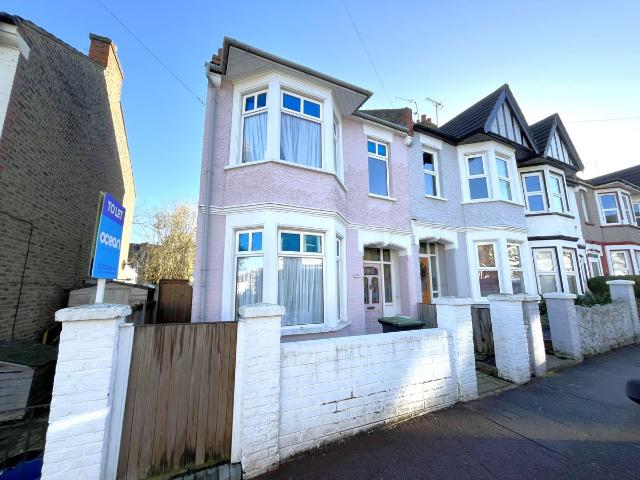 Ramuz Drive, Westcliff On Sea SS0, 3 bed end terrace house to rent, £1,750 pcm | PrimeLocation
