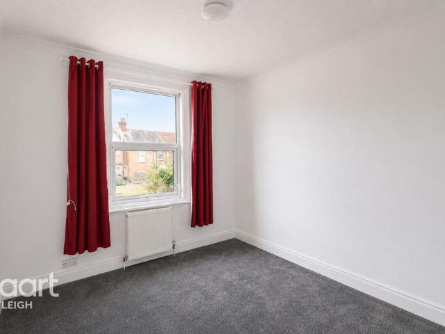 Ramuz Drive, Westcliff on Sea 1 bed apartment to rent £1,100 pcm £254 pw
