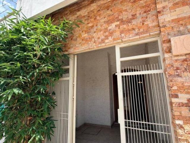 RAM Casa de una planta en Venta. A 10 metros de Av Principal