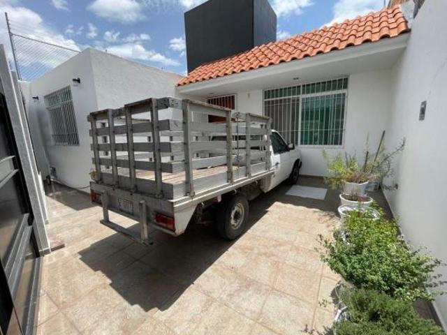 RAM ¡CASA EN VENTA DE UN PISO EN SANTA IMELDA!