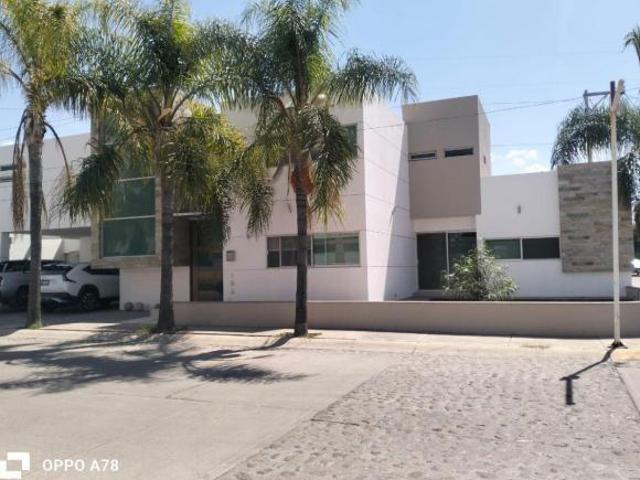 RAM CASAEN VENTA EN ESQUINA, UBICADA EN RESERVA SAN CRISTOBAL