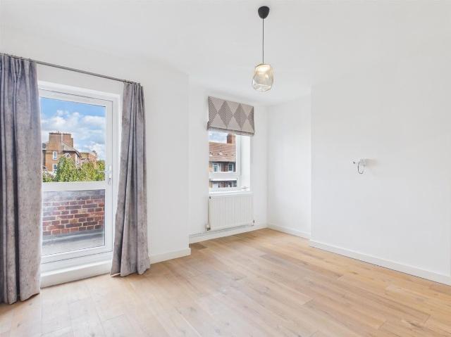 Ramar House, Hanbury Street, Shoreditch E1, 2 bed flat to rent, £2,500 pcm | PrimeLocation