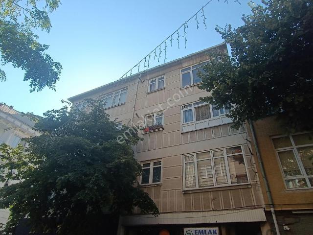 Rami Mahmudiye Caddesinde Köşe Binada 2 Dükkan 3 Daire Trafiğe Kapalı Alanda En Değerli Bölgede