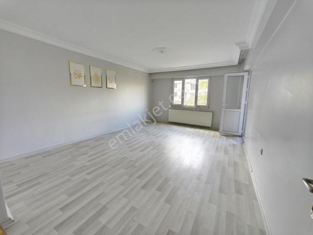 Rami Yeni Mahalle 3+1 110 M² Tadilatlı Çift Cepheli 1.kat Daire