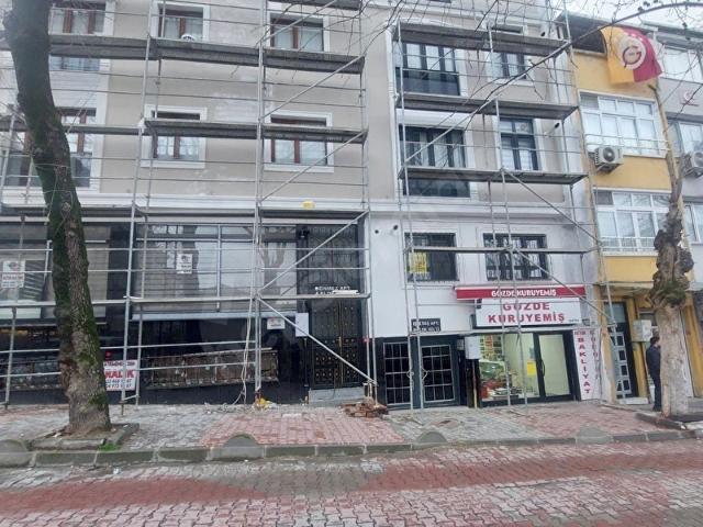 RAMİ YENİMAHALLEDE ASANSÖRLÜ YENİ BİNADA ARA KAT KİRALIK DAİRE