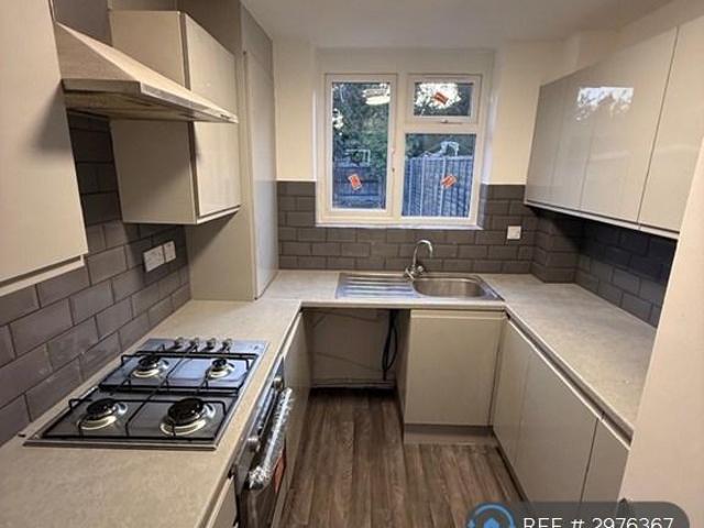 Ramney Drive, Enfield, EN3 3 bed terraced house to rent £2,100 pcm £485 pw