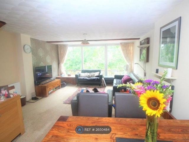 Rampart Gardens, Portsmouth PO3, 4 bed semi detached house to rent, £1,750 pcm | PrimeLocation