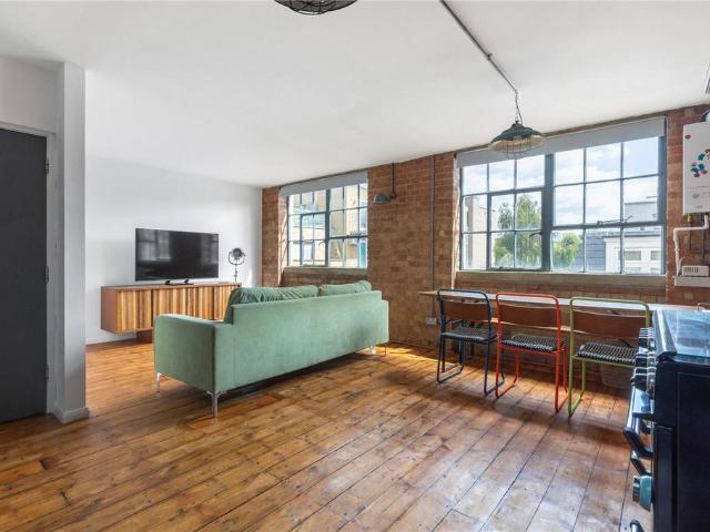 Rampart Street, London, E1 2 bed apartment to rent £2,650 pcm £612 pw