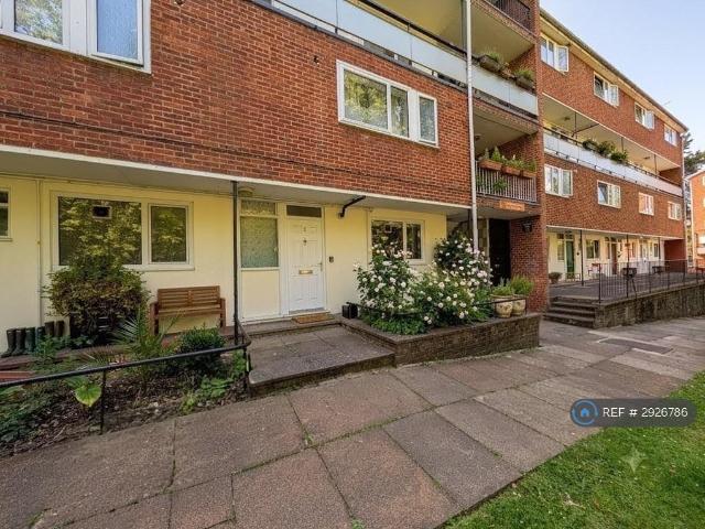 Ramsdean House, London, SW15 4 bed maisonette to rent £2,800 pcm £646 pw