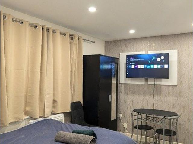 Ramsden Road, Orpington Bromley BR5, Studio to rent, £1,250 pcm | PrimeLocation