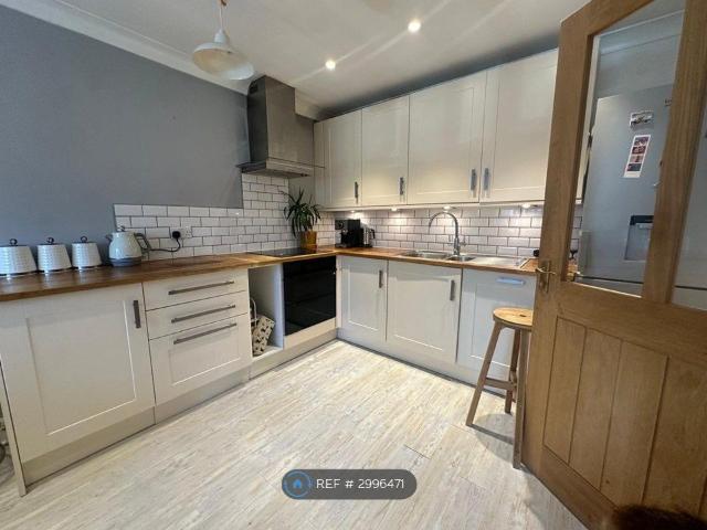 Ramsey Court, London SW15, 3 bed flat to rent, £2,800 pcm | PrimeLocation