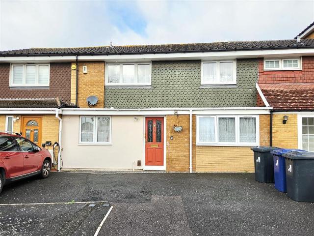 Ramsey Close, Greenford UB6, 3 bed maisonette to rent, £2,175 pcm | PrimeLocation