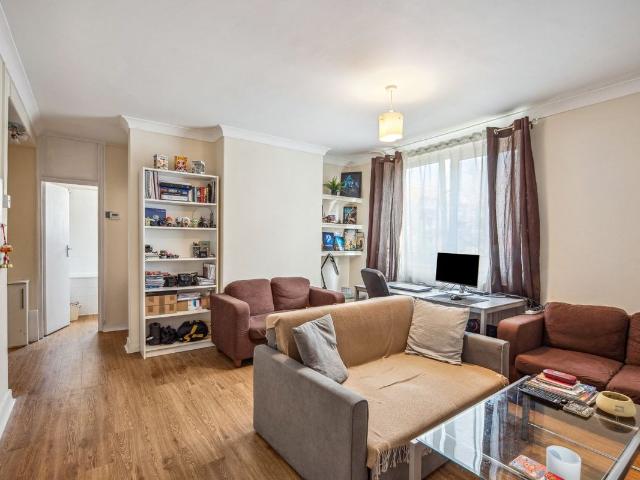 Ramsey House, Maysoule Road SW11, 1 bed flat to rent, £1,850 pcm | PrimeLocation