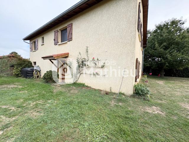 Rancé: maison beaujolaise 122m2 hab 4 chambres + sous sol 855m2 de terrain