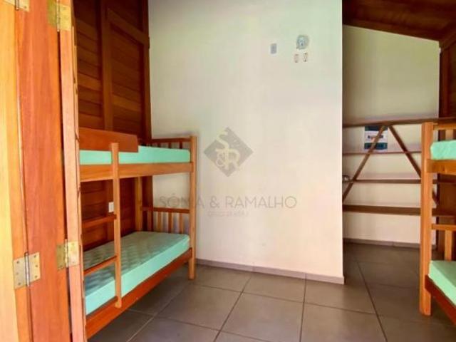 Rancho à venda com 04 suítes, espaço de churrasco com piscina e quadra de areia, em Rifaina/SP