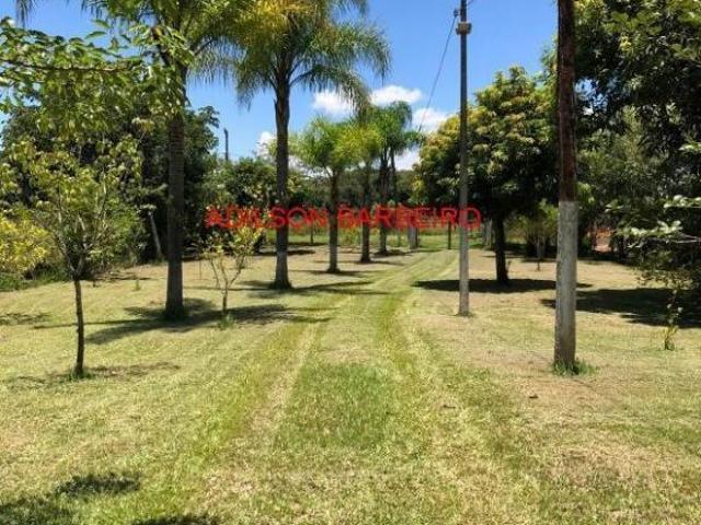 Rancho a venda fundo para Rio Mogi Guaçu Pirassununga. SP