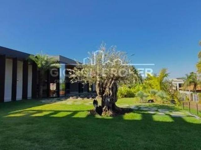 Rancho de Alto Padrão à Venda no Condomínio Enseada Azul II em Fronteira MG: Luxo, Conforto e Nature