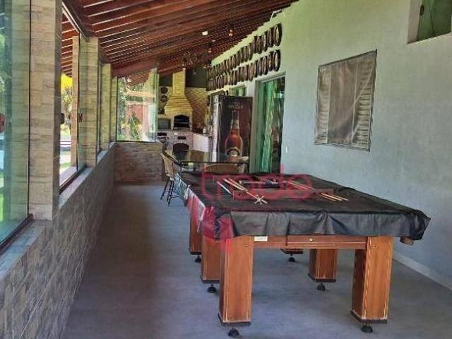 Rancho Mobiliado à Venda em Condomínio Fechado de 05 Quartos sendo todos Suítes com Área de 2000m² e