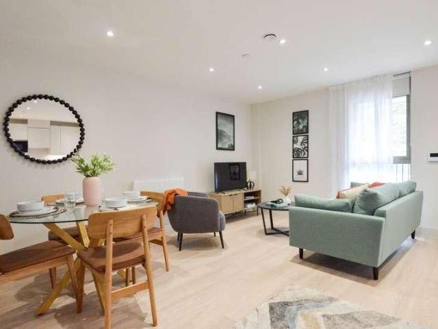 Randalls Way, Leatherhead, KT22