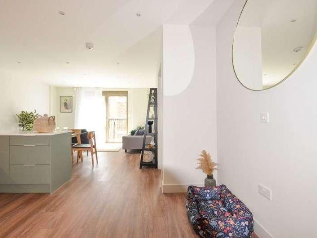 Randalls Way, Leatherhead, KT22