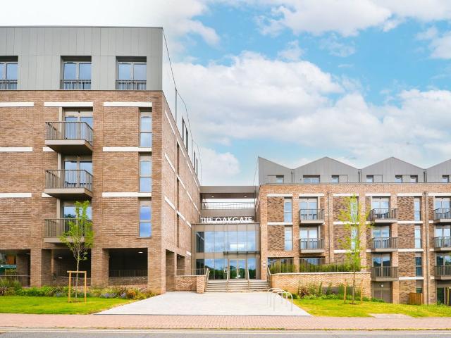 Randalls Way, Leatherhead KT22, 2 bed flat to rent, £2,050 pcm | PrimeLocation