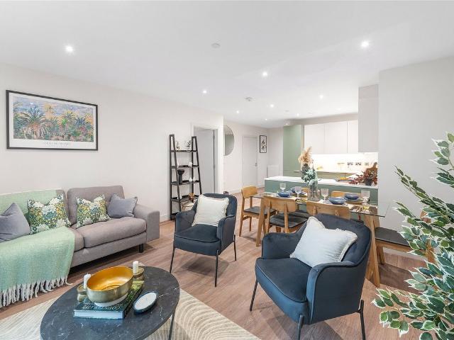 Randalls Way, Leatherhead, Surrey KT22, 2 bed flat to rent, £2,160 pcm | PrimeLocation
