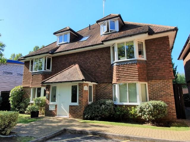 Randalls Road Off Randalls Park Drive, Leatherhead KT22, 2 bed flat to rent, £1,650 pcm | PrimeLocation