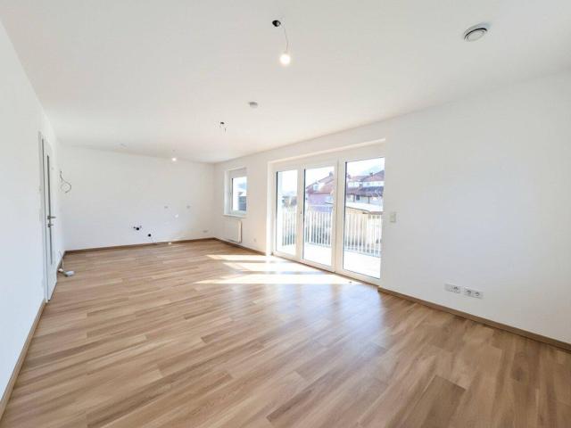 Randegg: Charmante 3 Zimmer Wohnung mit Balkon