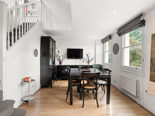 Randolph Avenue, London, W9 2 bed flat to rent £4,250 pcm £981 pw