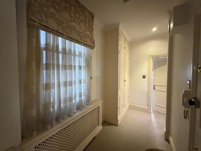Randolph Avenue, London W9 2 bed flat to rent £2,700 pcm £623 pw