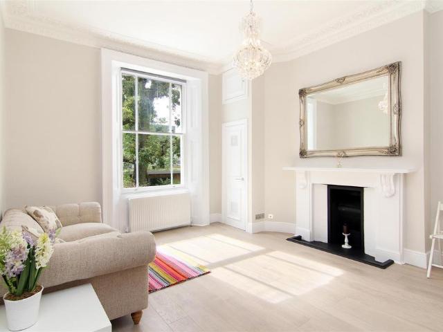 Randolph Avenue, Maida vale, London 2 bed house to rent £2,400 pcm £554 pw
