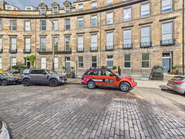 Randolph Crescent, West End. 2 bed flat to rent £2,750 pcm £635 pw