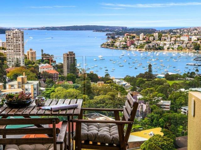 'RANELAGH' LUXURY NORTH EAST CORNER APARTMENT WITH SPECTACULAR 270° HARBOUR VIEWS