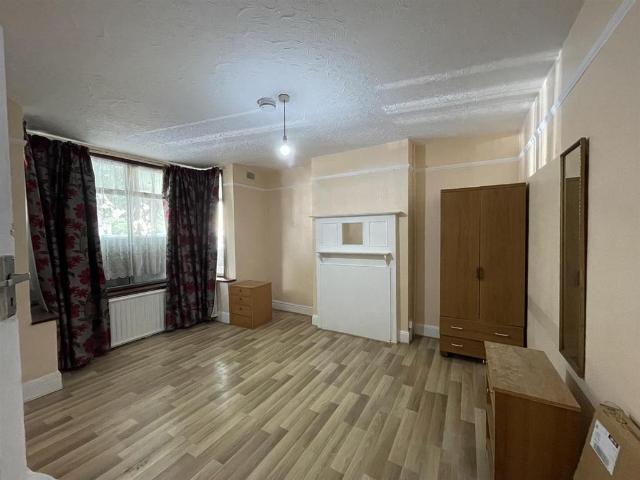 Ranelagh Road, Southall 4 bed house to rent £2,600 pcm £600 pw
