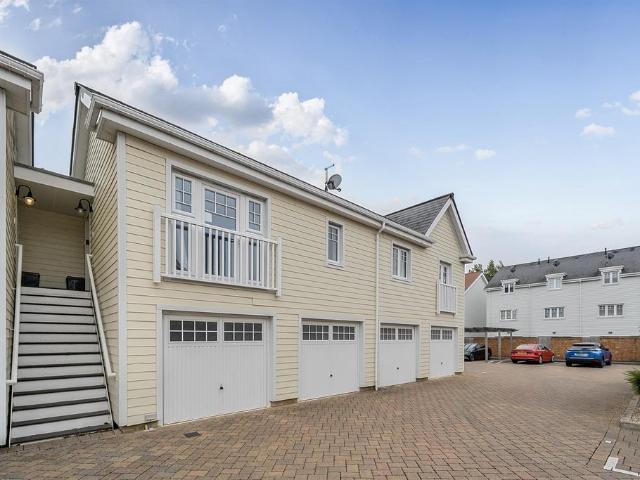 Rangeley Place, Reading, RG2 2 bed maisonette to rent £1,695 pcm £391 pw