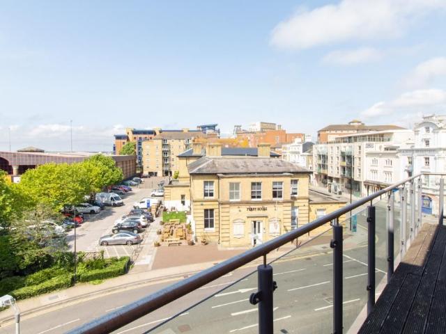 Ranger Court, 1 Ocean Way, Southampton SO14, 2 bed flat to rent, £1,450 pcm | PrimeLocation